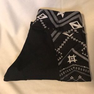 LuLaRoe M back & white Leggings